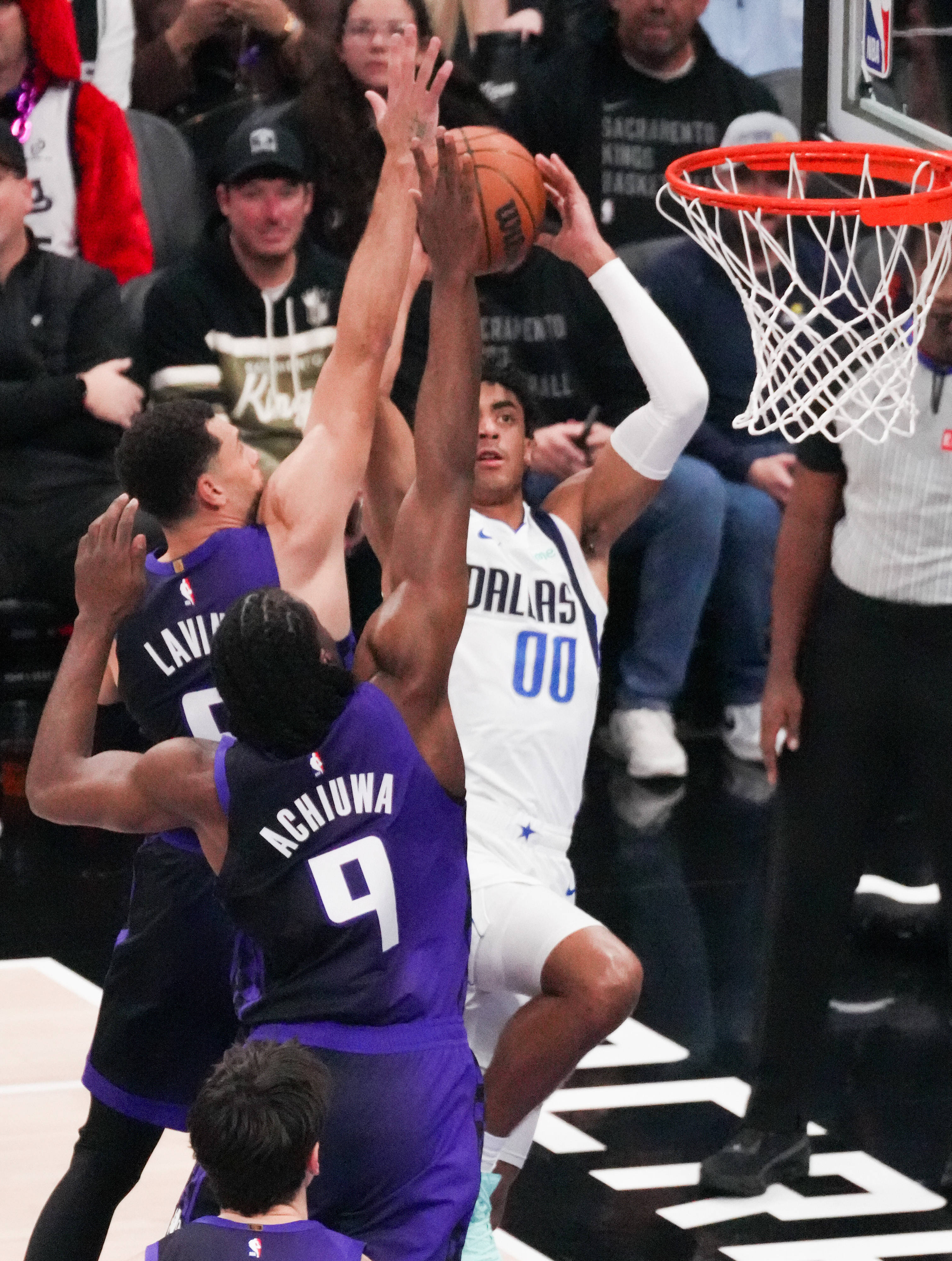 包含詹姆斯关键节点出色防守，独行侠带队取胜！的词条