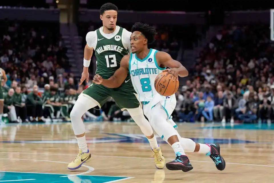 字母哥关键节点绝杀，FPX带队取胜！的简单介绍